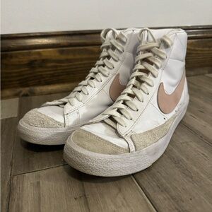 These are pink and white blazer. They are a women’s size 9.5.